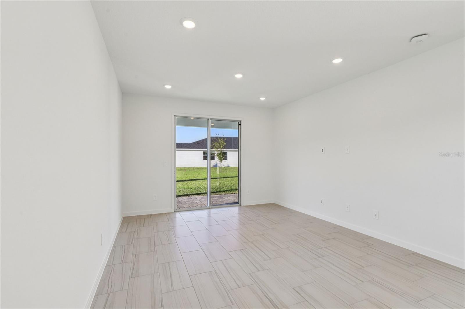 8 GARNI DR — photo 10