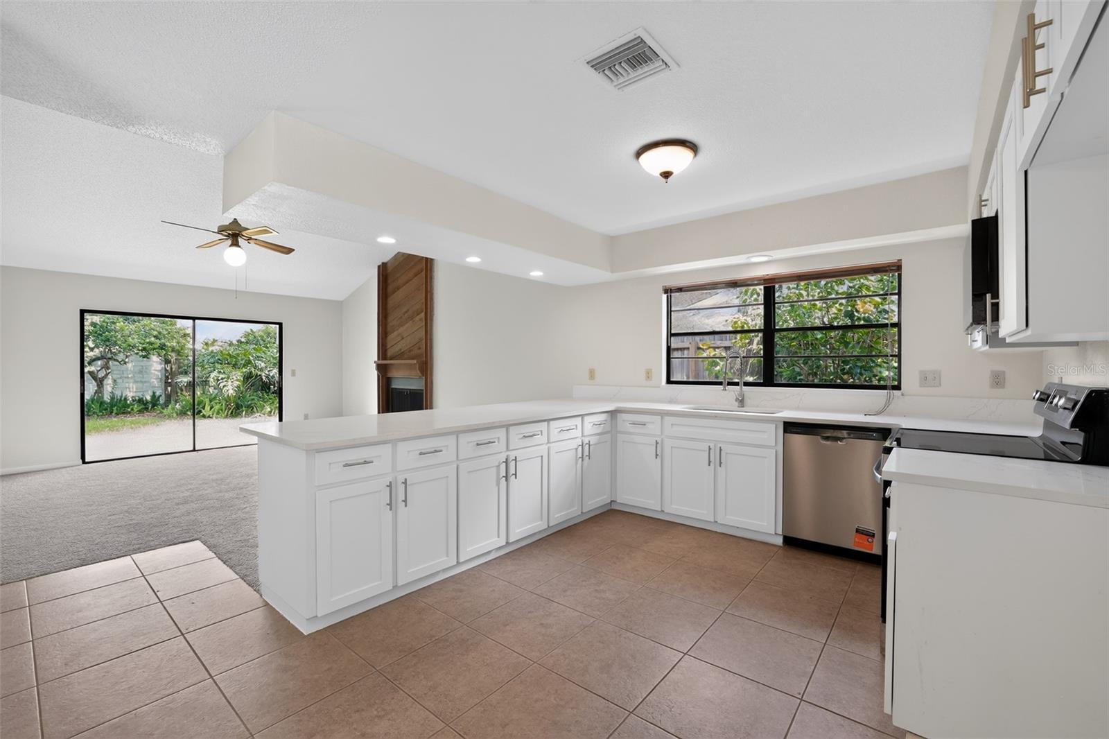 4015 DELLBROOK DR — photo 10