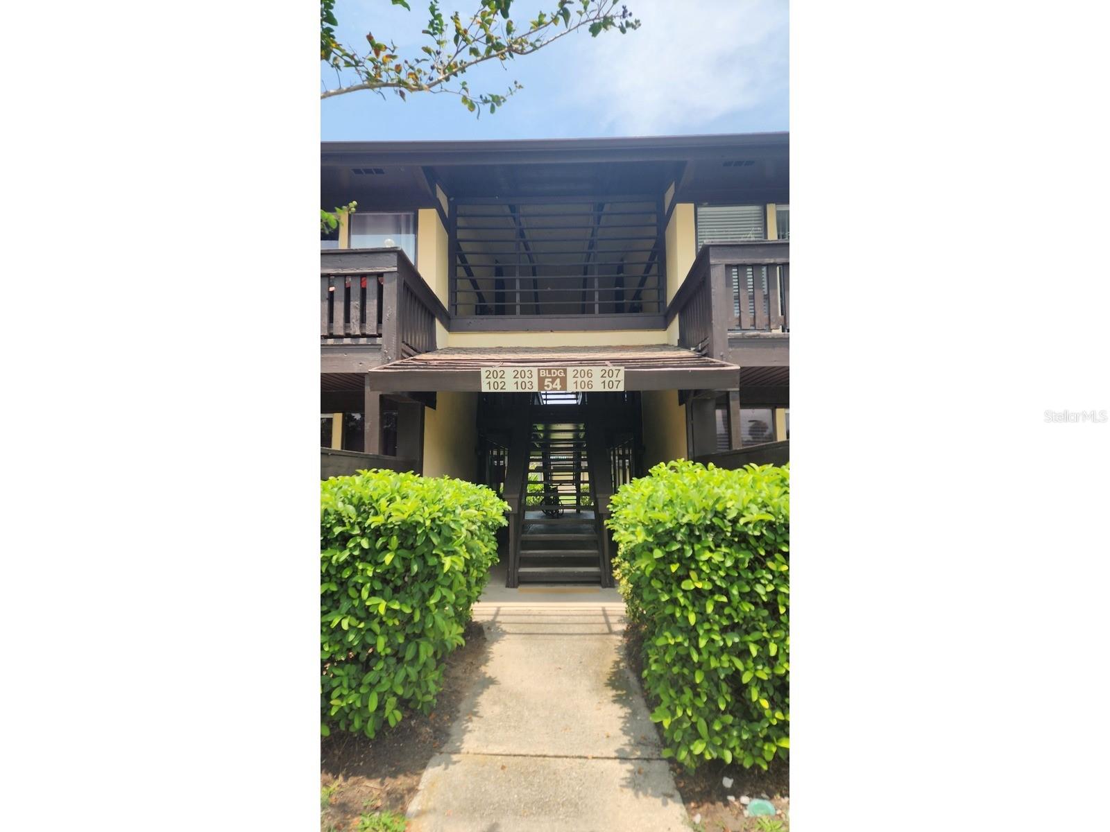 54 CLUB HOUSE DR #103