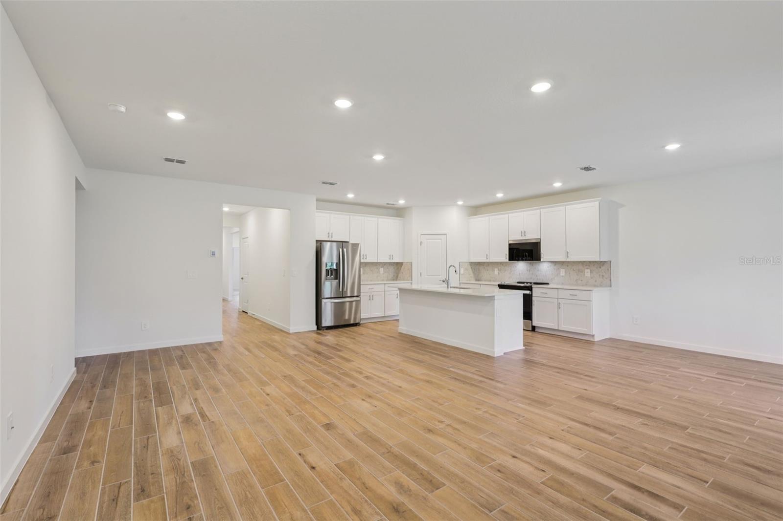 4 GARNI DR — photo 2