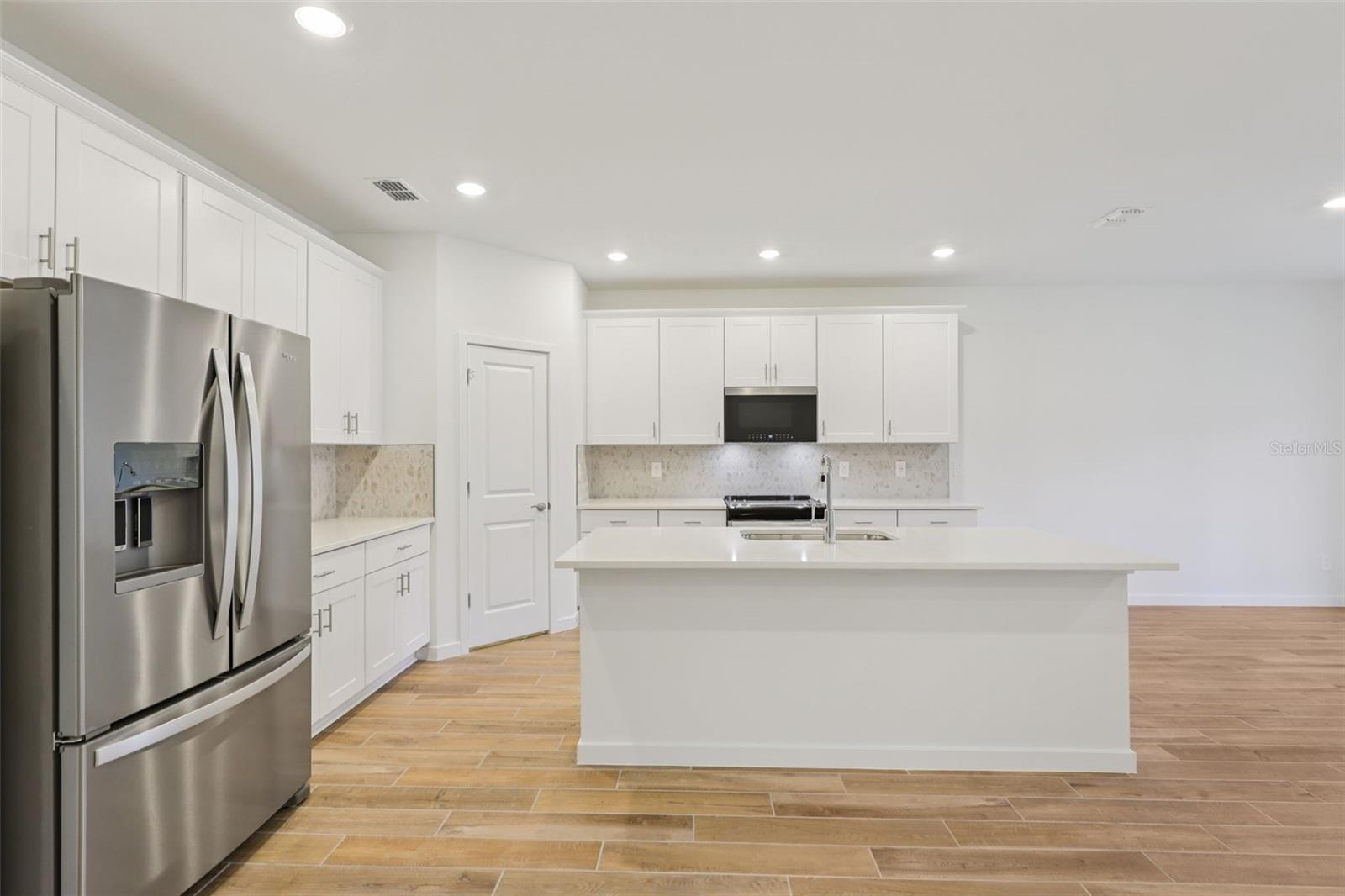 4 GARNI DR — photo 5