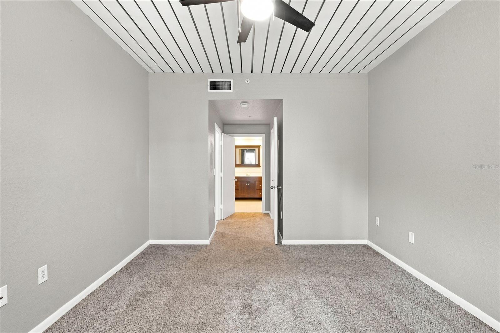 2410 W AZEELE ST #216 — photo 11
