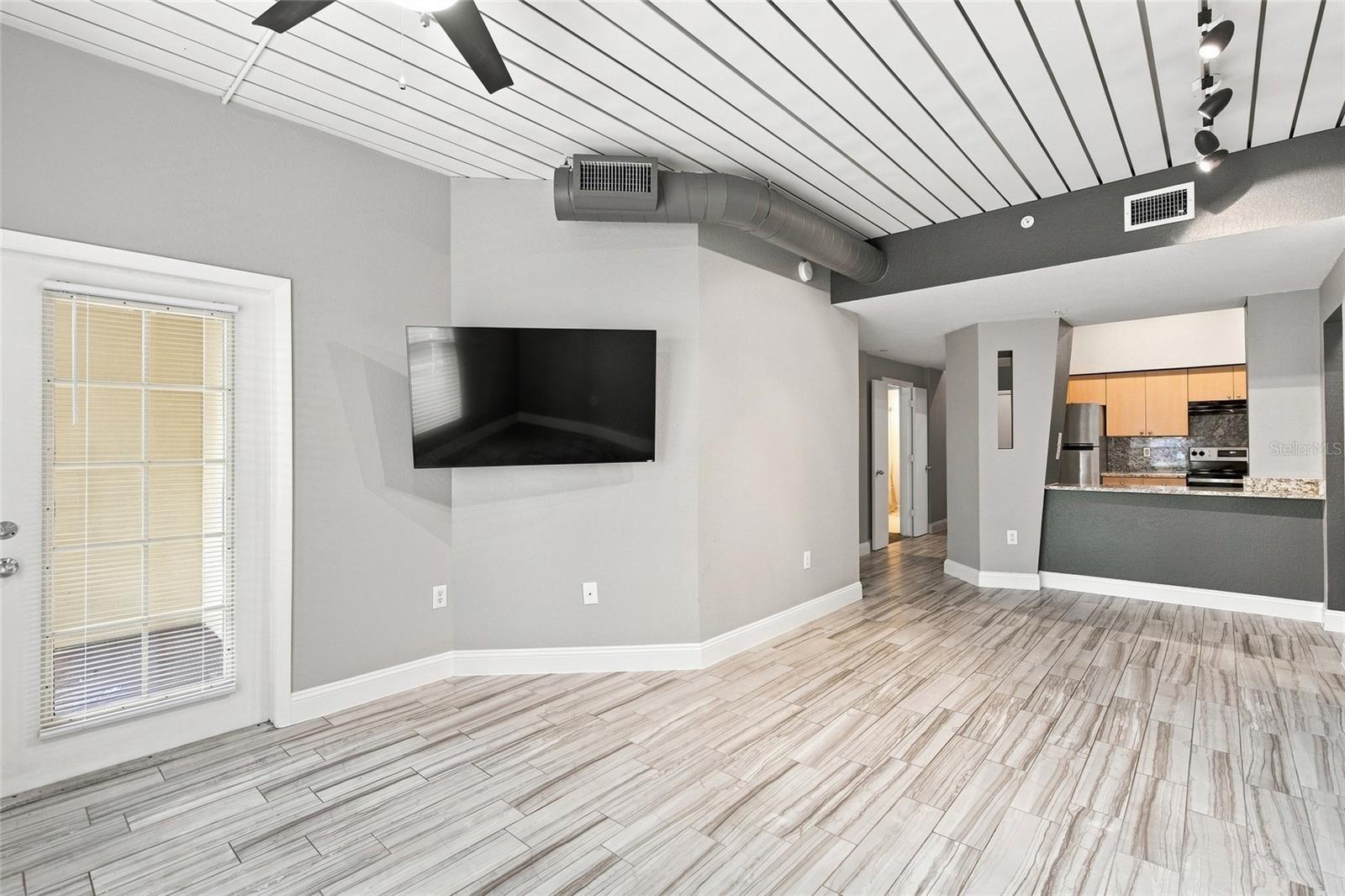 2410 W AZEELE ST #216 — photo 6
