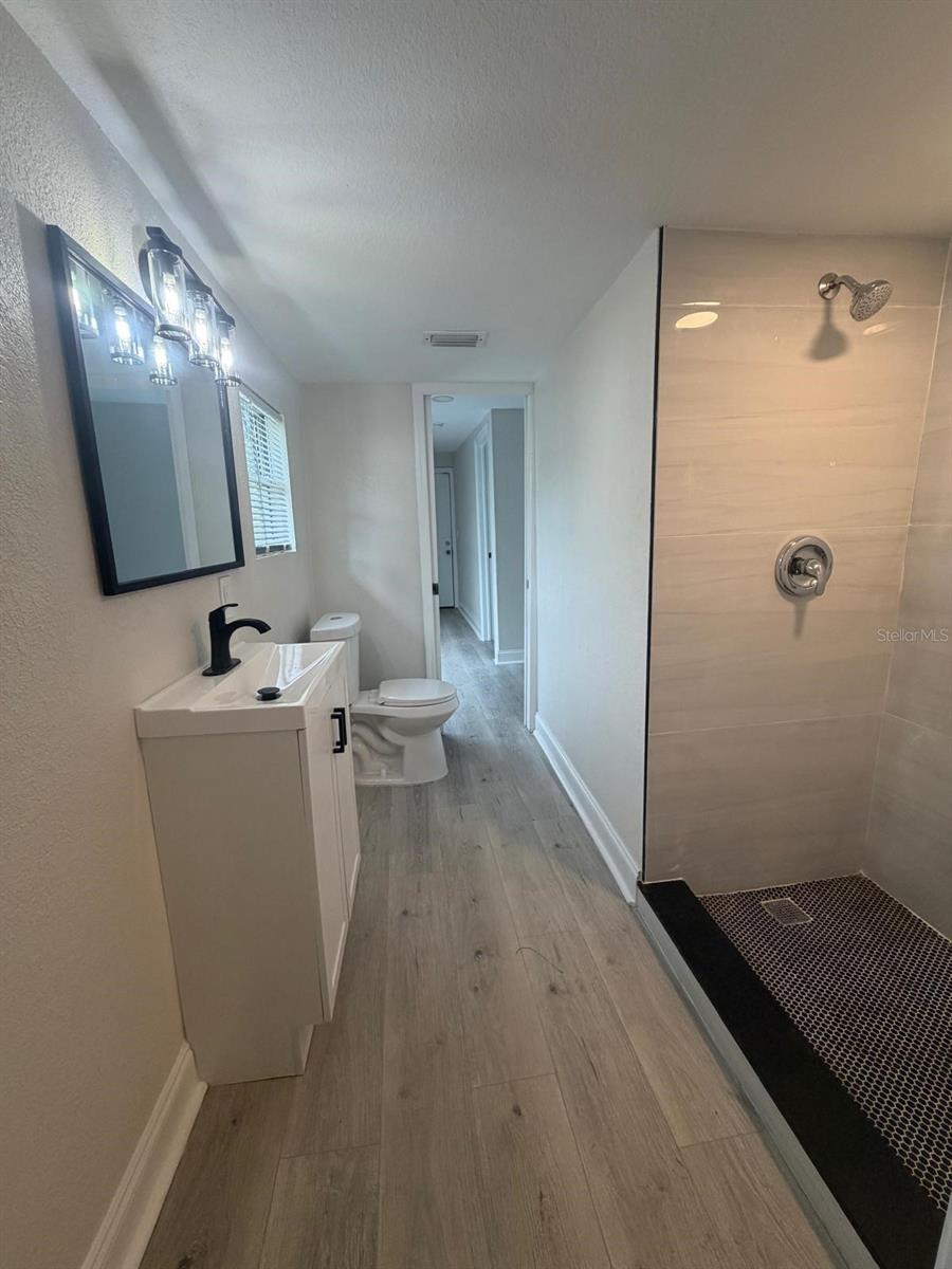 8424 N HIGHLAND AVE — photo 5