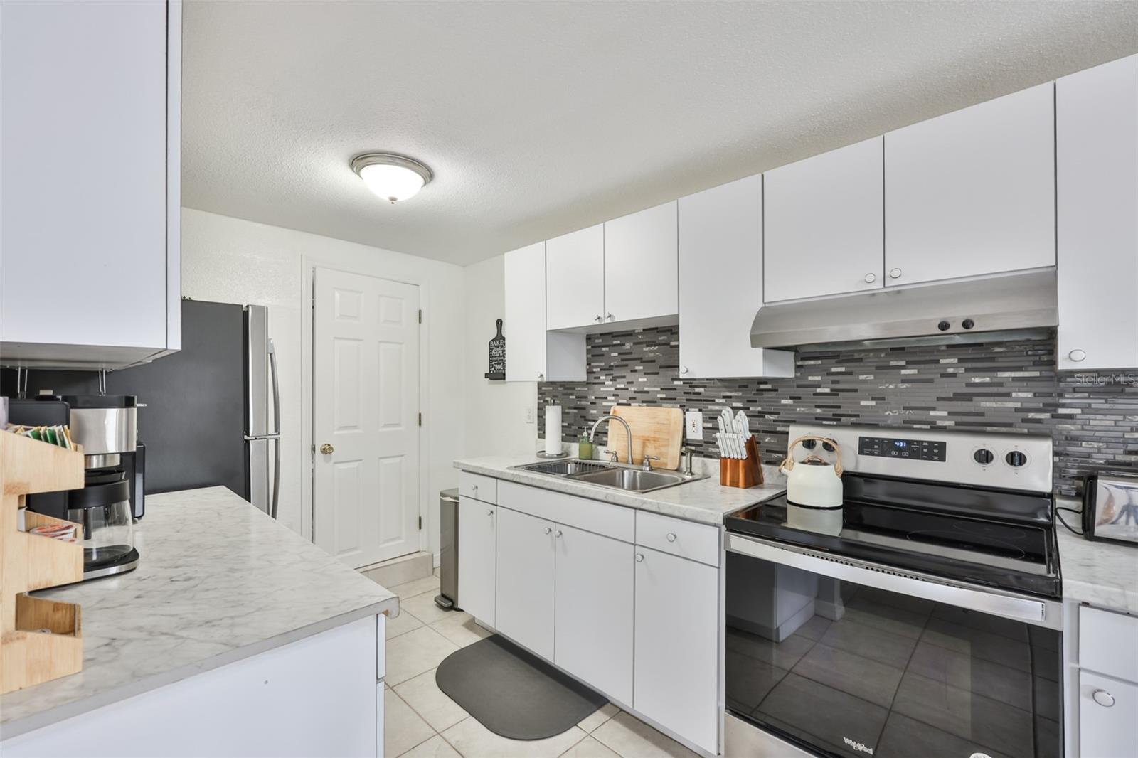 2575 S HIMES AVE #A — photo 7