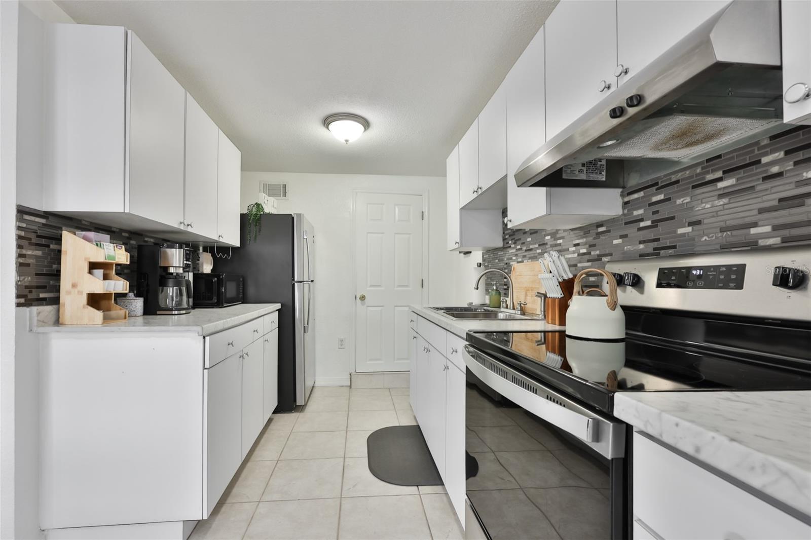2575 S HIMES AVE #A — photo 8