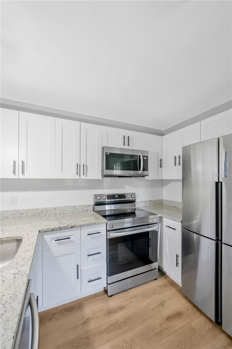 2626 E CHELSEA ST — photo 8