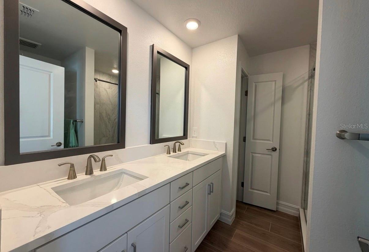 1523 W CHESTNUT ST — photo 9