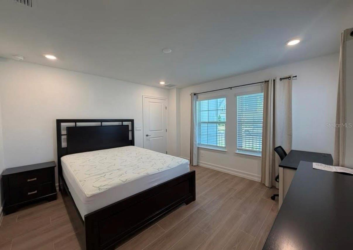 1523 W CHESTNUT ST — photo 10