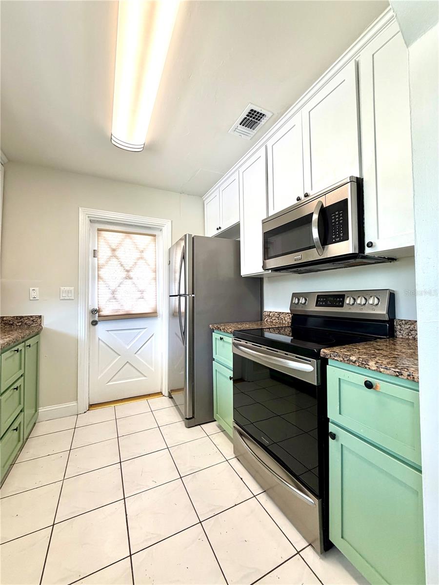 2119 W HENRY AVE — photo 6