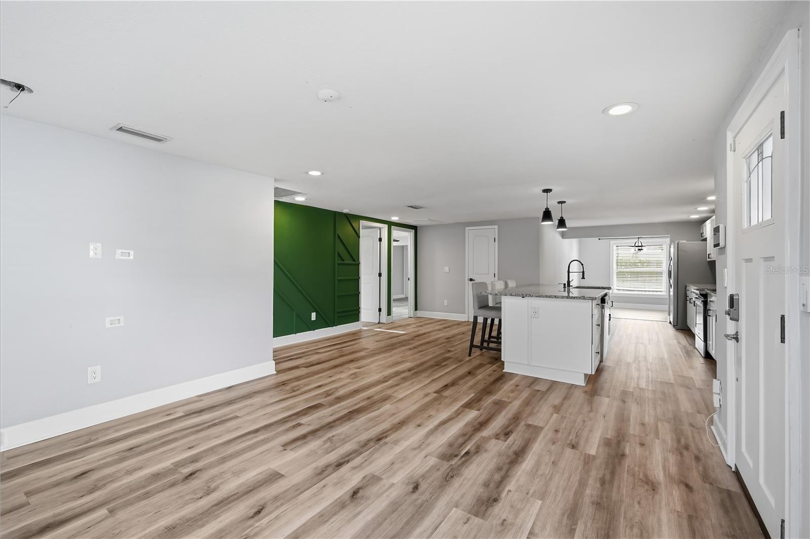 2707 W KENMORE AVE — photo 6