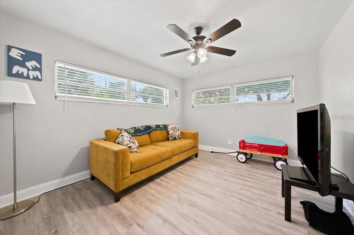 3002 W MARLIN AVE — photo 3