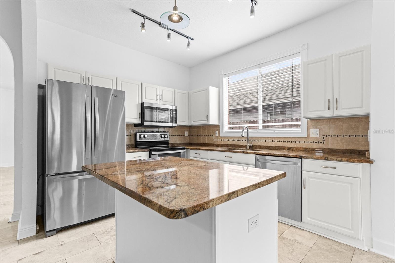 18120 PALM BREEZE DR — photo 6