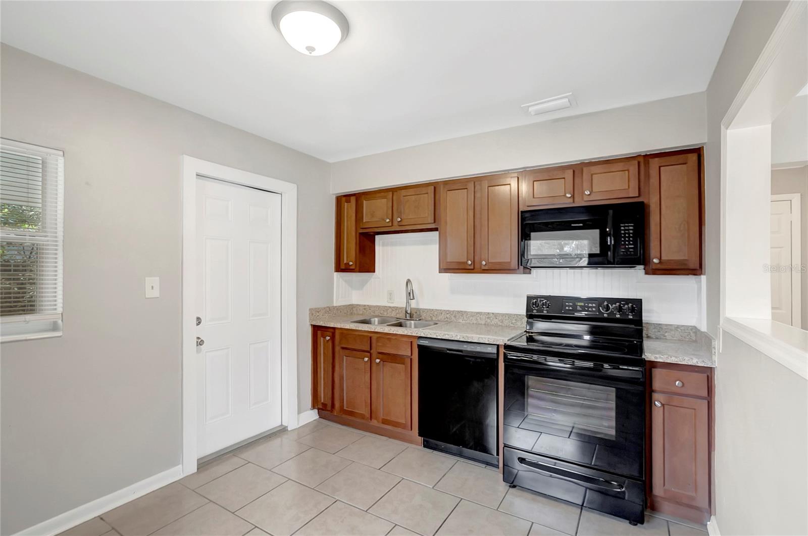 1212 E 33RD AVE — photo 10