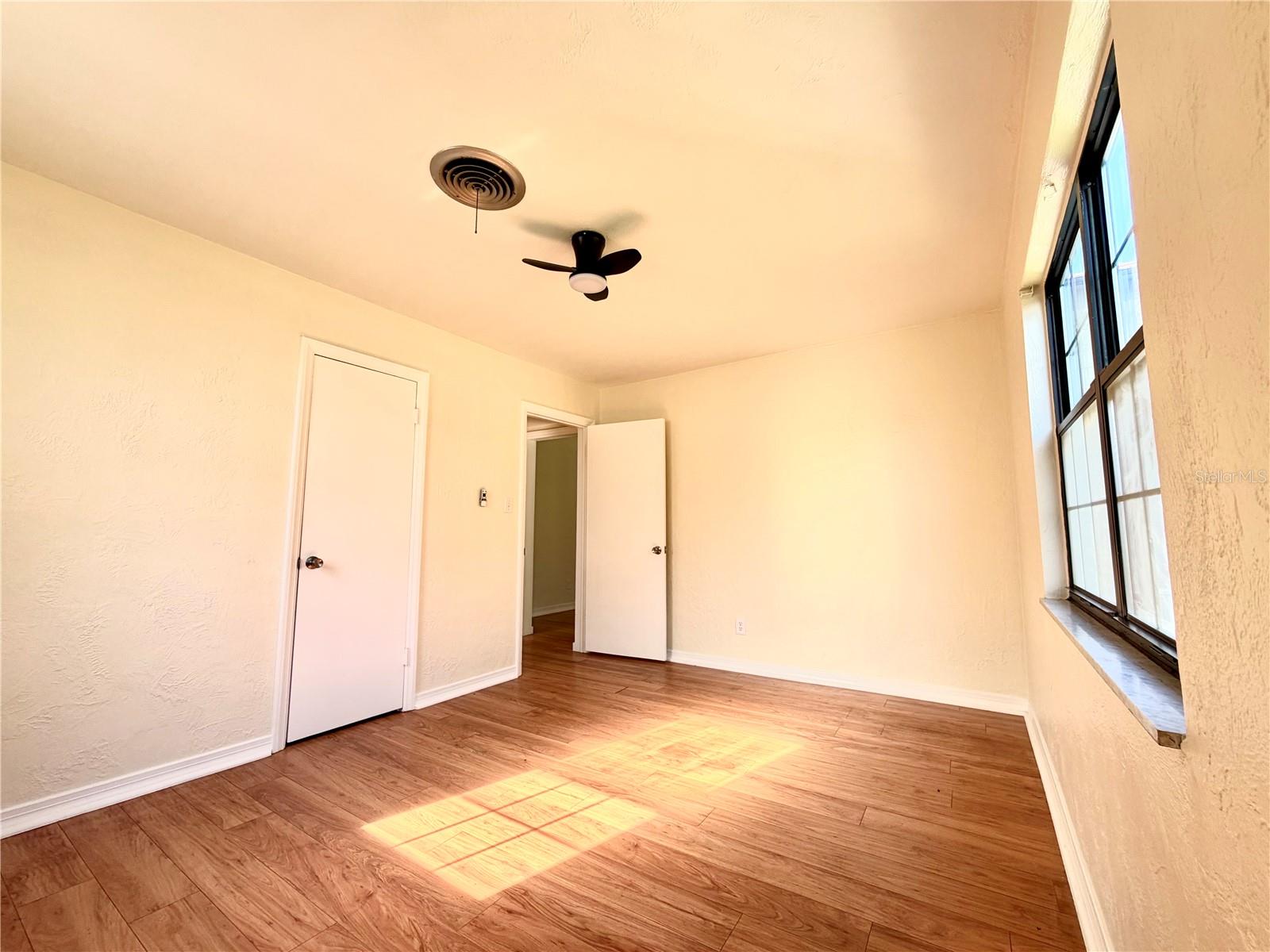 916 W ORIENT ST — photo 10
