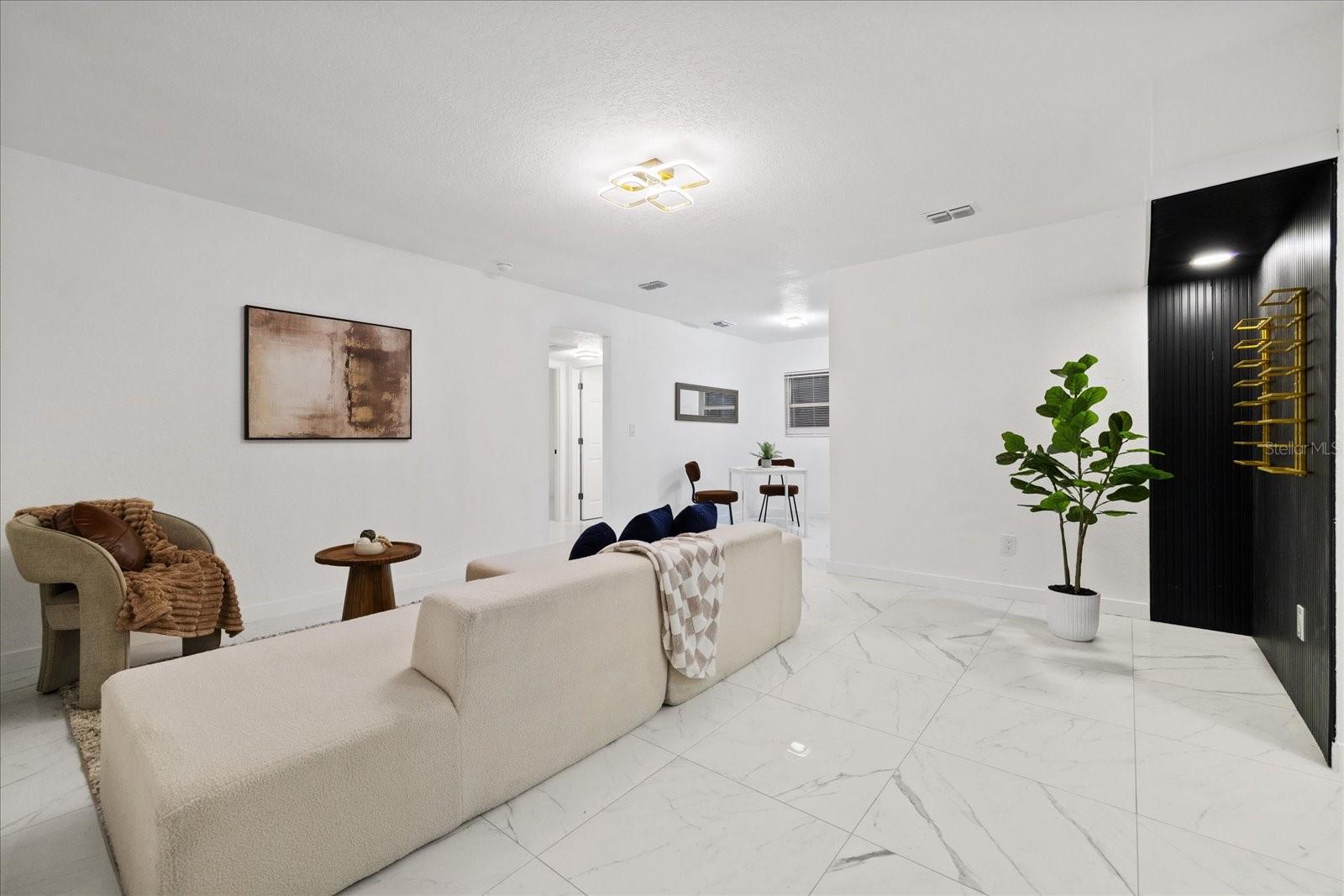 3012 E HANNA AVE — photo 4