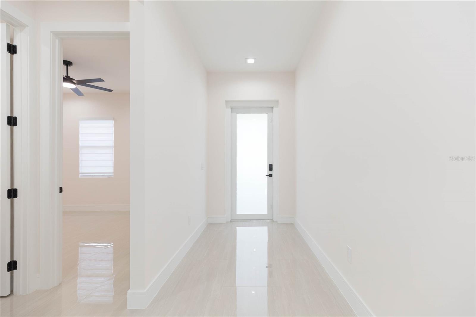 7205 N LOIS AVE — photo 4