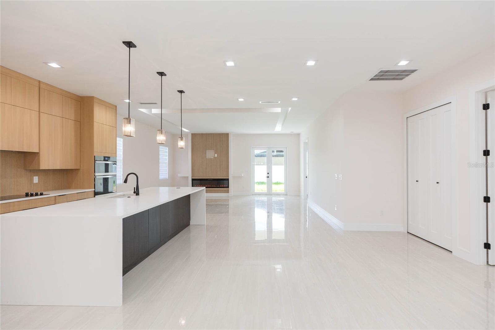 7205 N LOIS AVE — photo 8