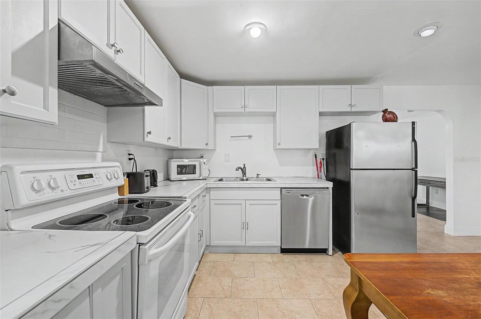 1106 W HIAWATHA ST — photo 10