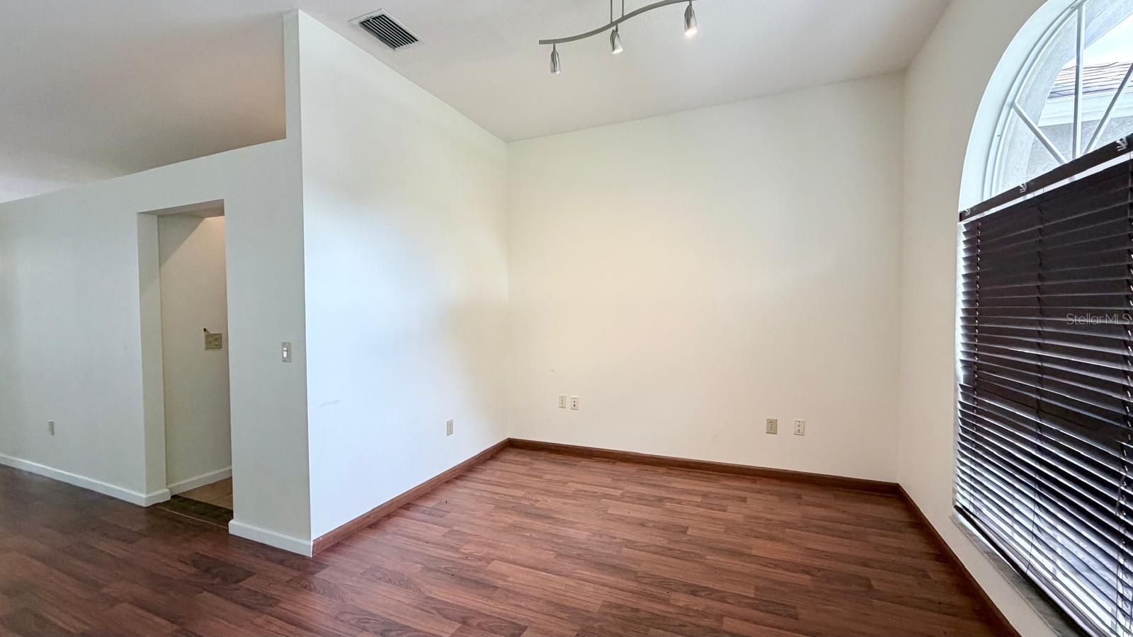 9639 FOX HEARST RD — photo 4