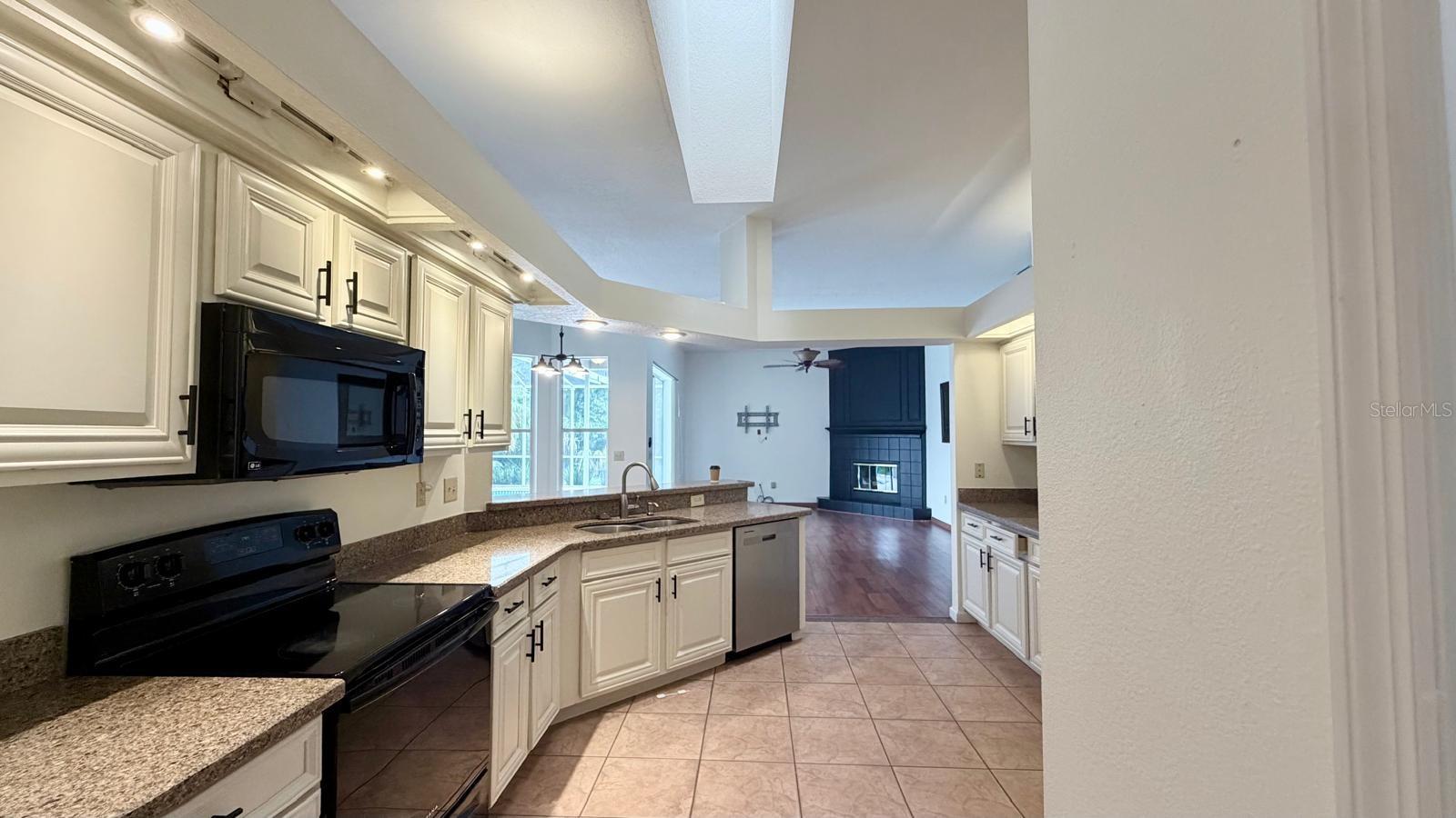 9639 FOX HEARST RD — photo 8