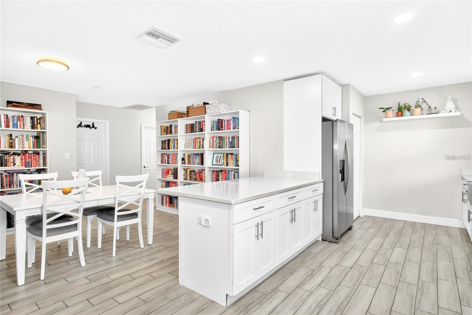 3608 W CARMEN ST — photo 11