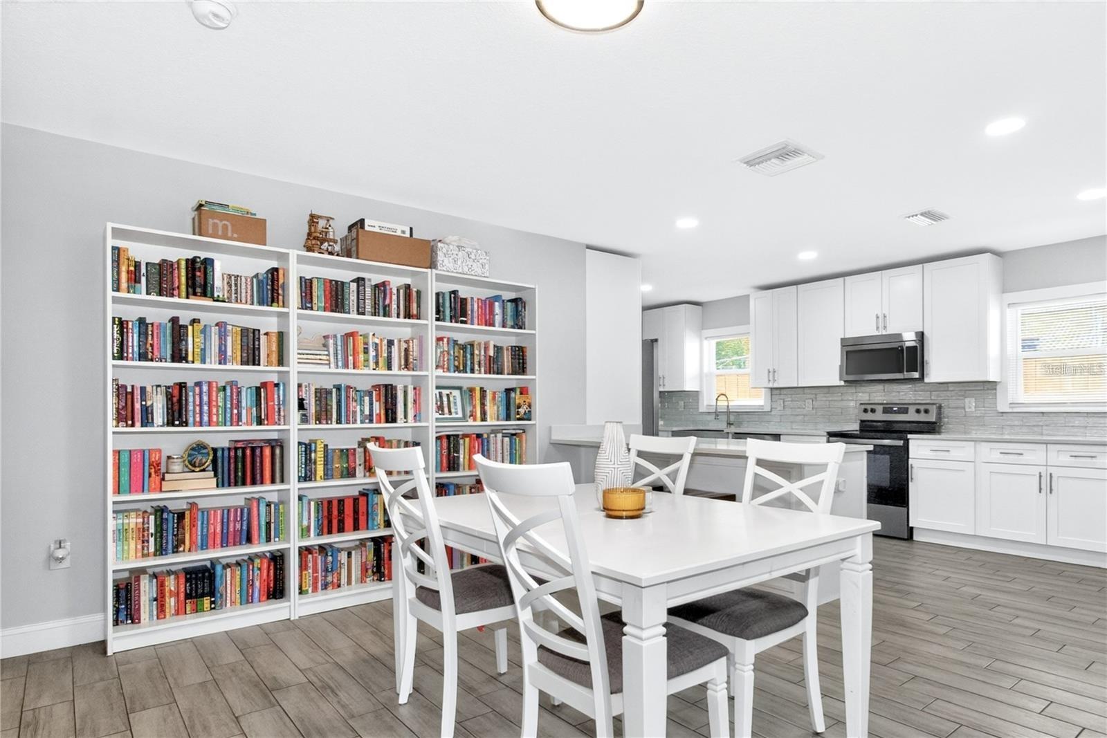 3608 W CARMEN ST — photo 7