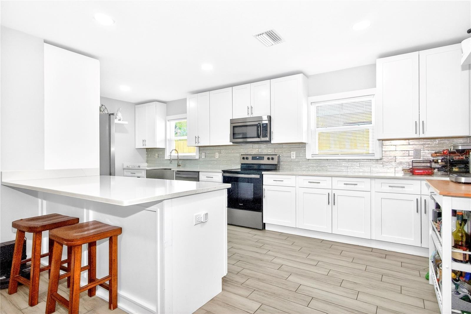 3608 W CARMEN ST — photo 10