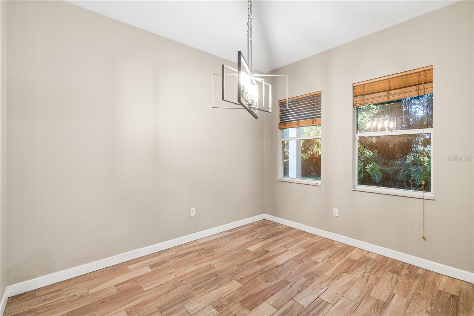 4117 WOODACRE LN — photo 5