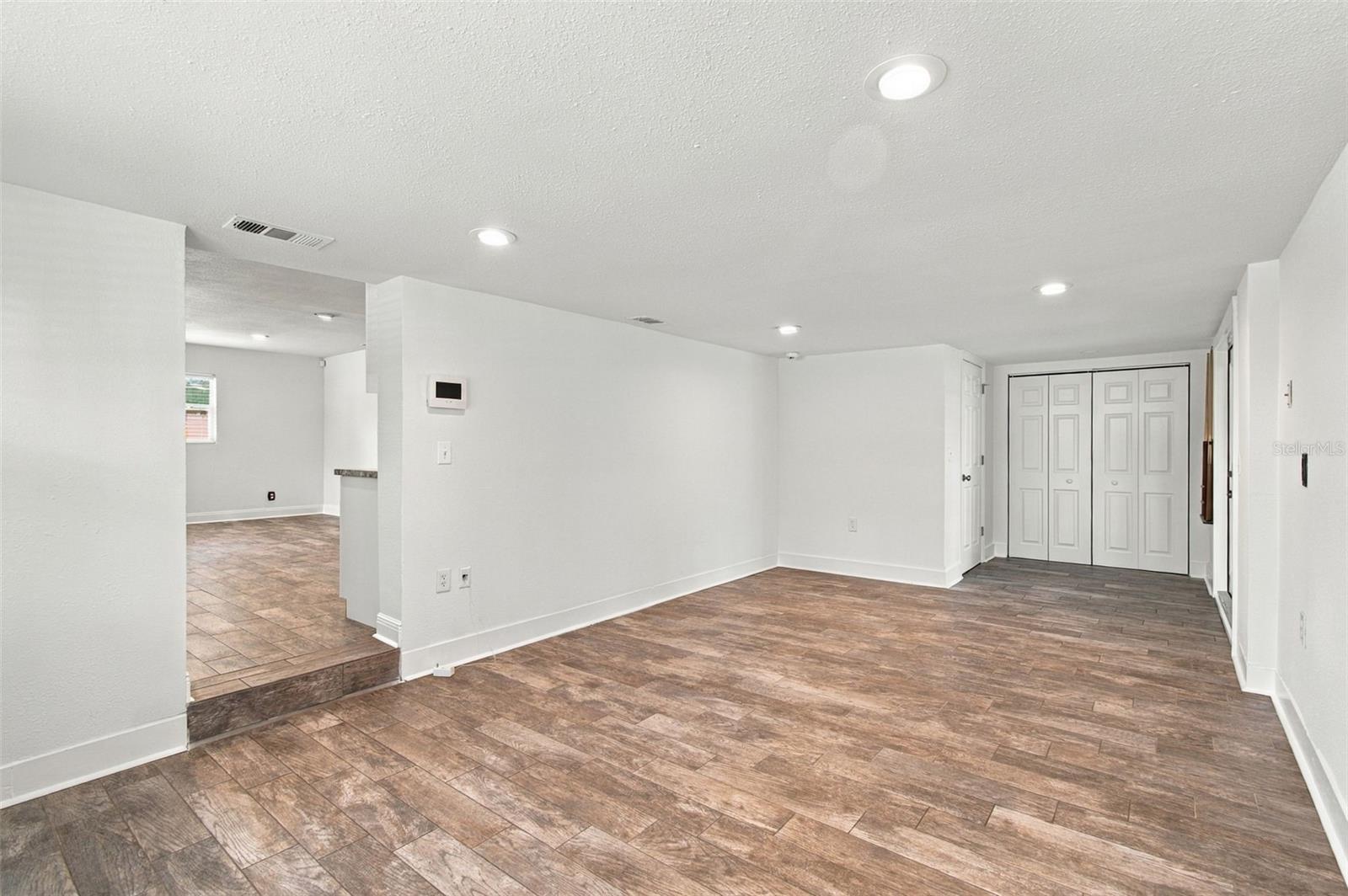 4107 W WYOMING AVE — photo 11
