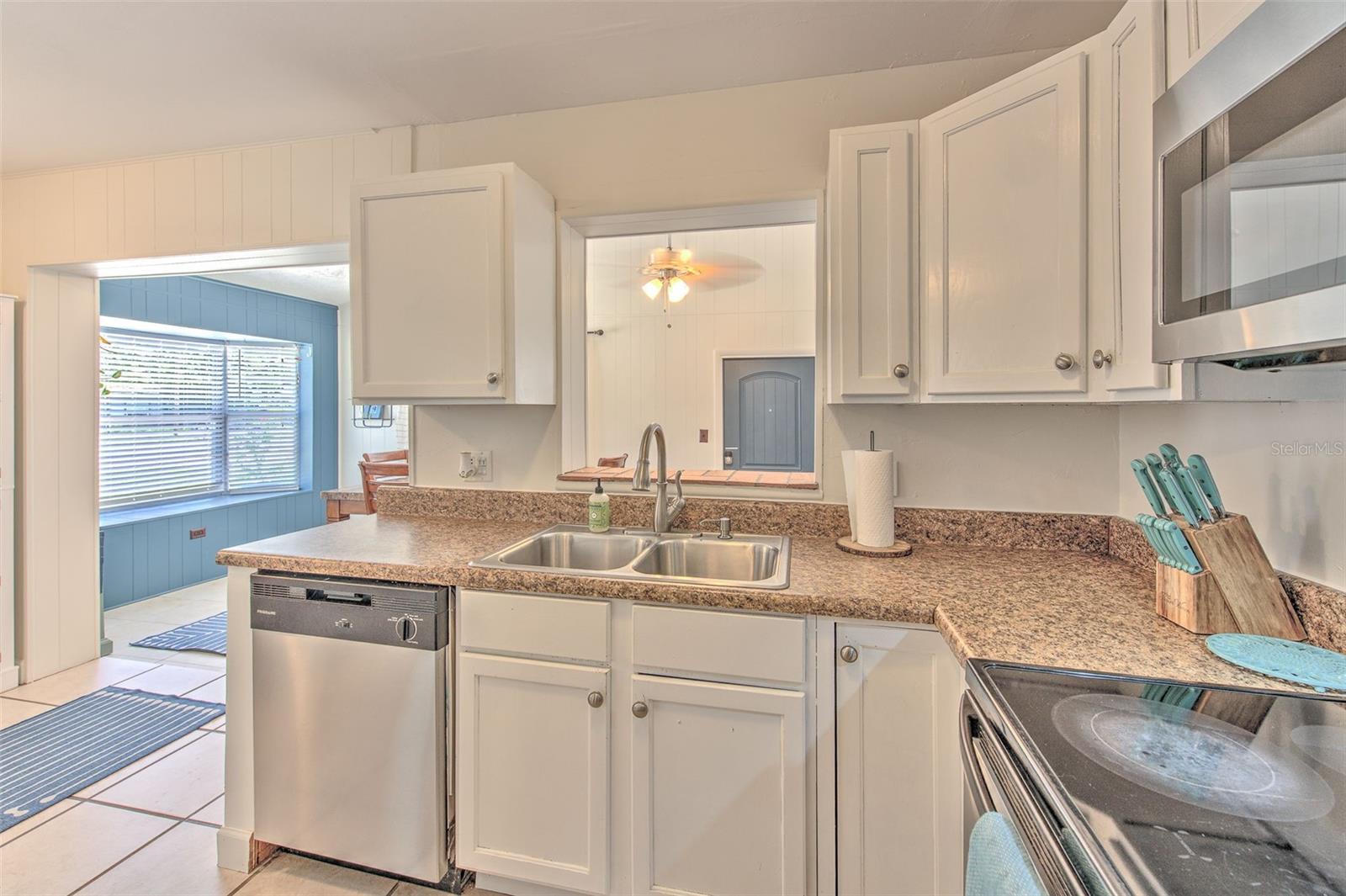 4502 W PEARL AVE — photo 7