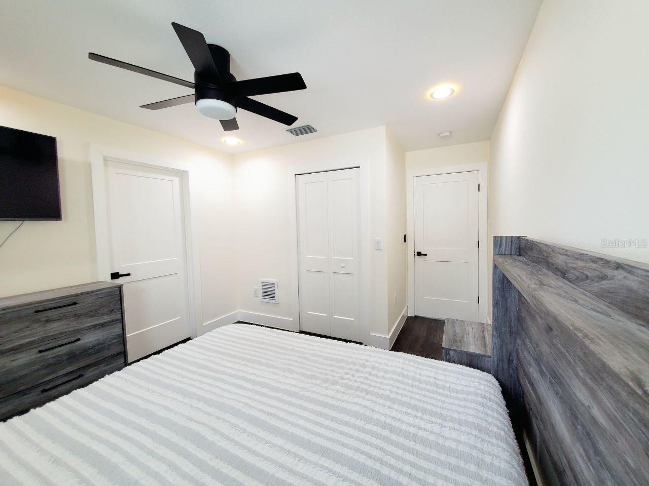 922 W KNOLLWOOD ST #2 — photo 11