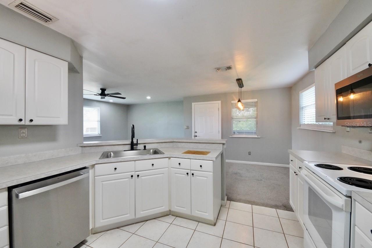 10210 DAVIS RD — photo 7