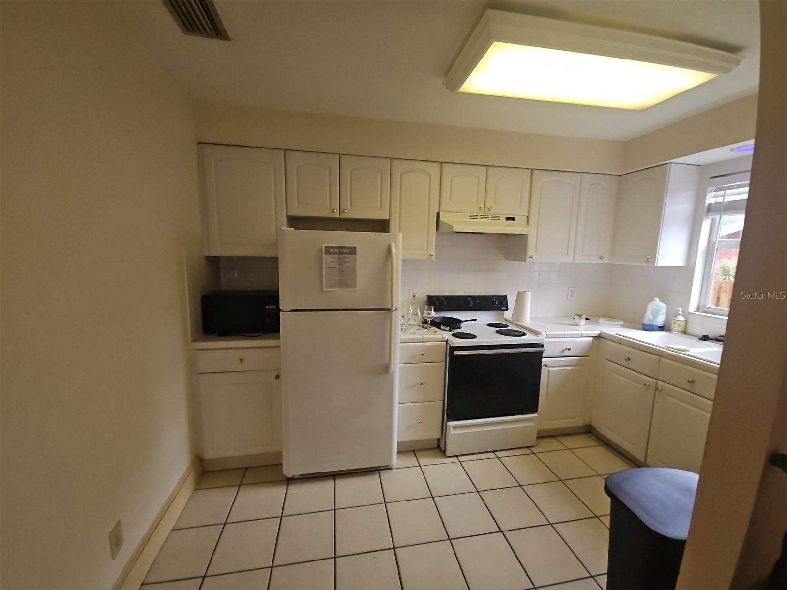 14 HAMILTON HEATH DR #B — photo 5