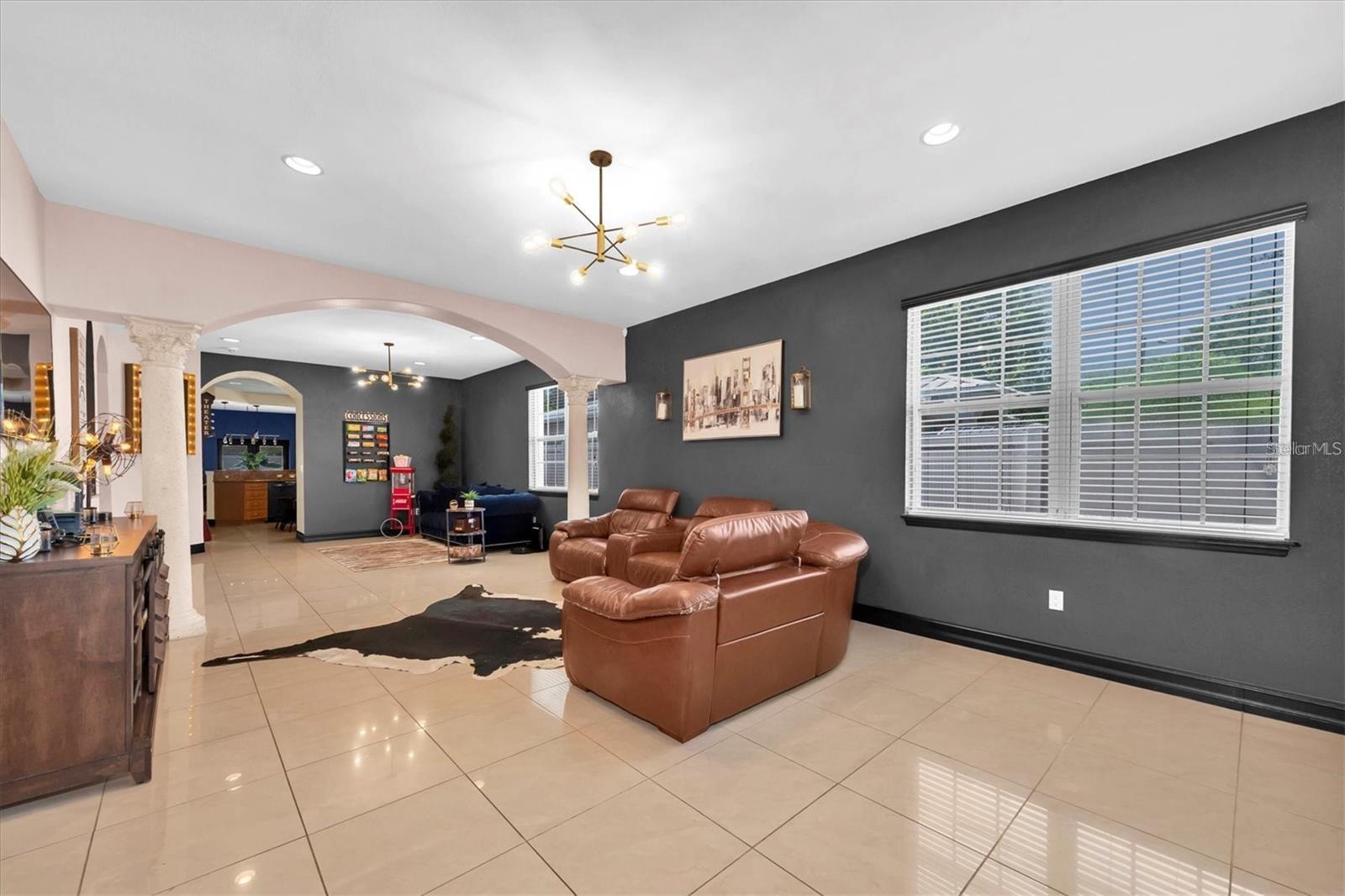 8930 N NEWPORT AVE — photo 4