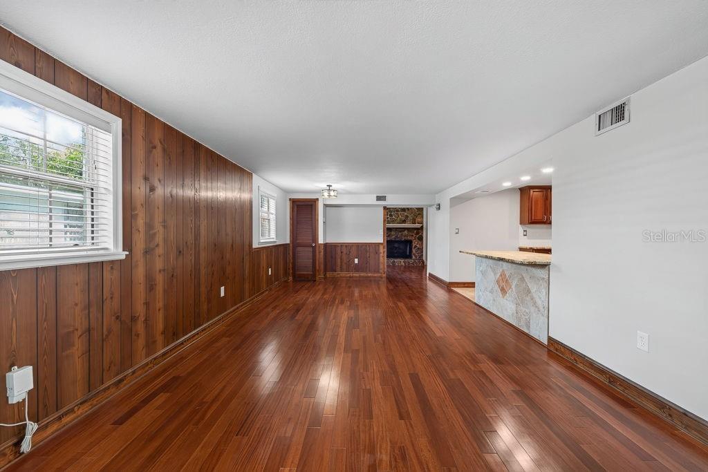 11005 N 27TH ST — photo 4