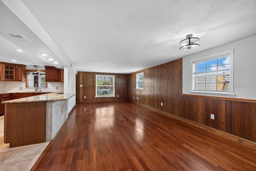 11005 N 27TH ST — photo 9