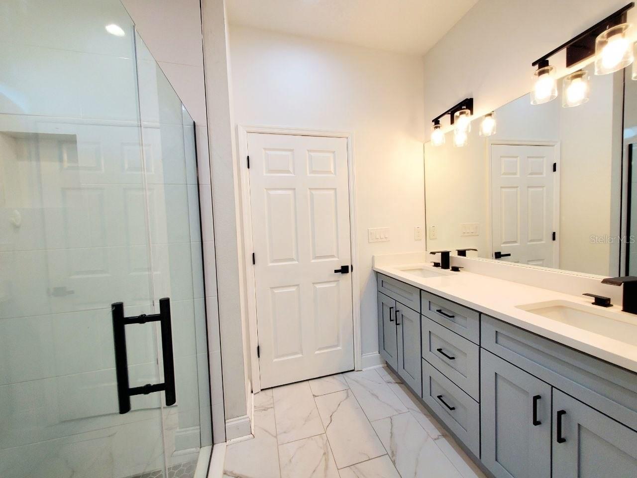 2616 E CAYUGA ST — photo 11