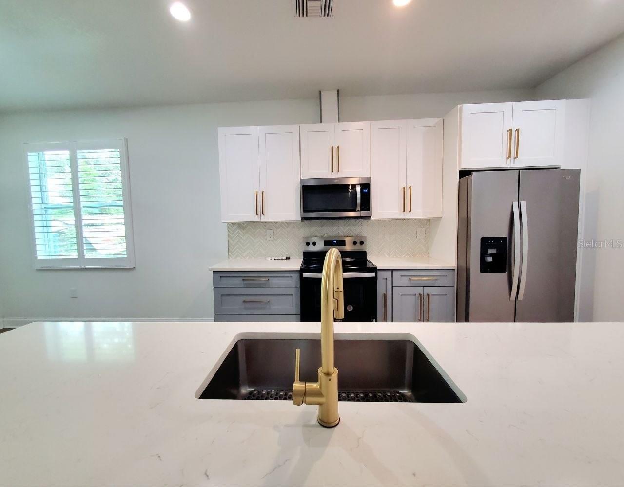 2616 E CAYUGA ST — photo 7