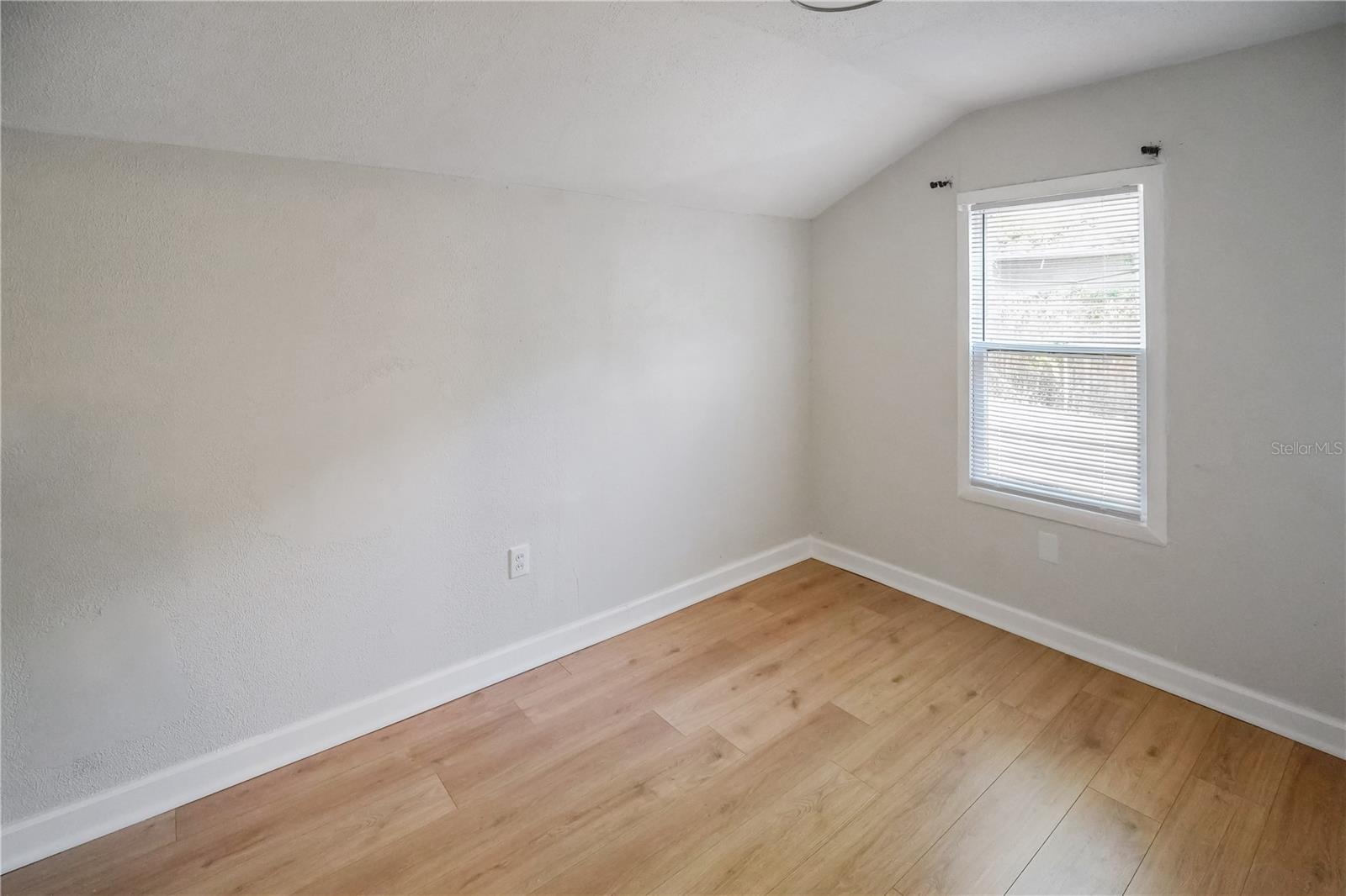 8103 N BROOKS ST — photo 12