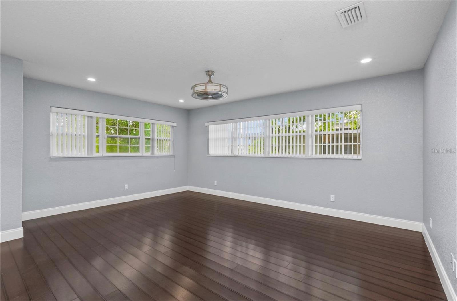1520 S CHURCH AVE — photo 11