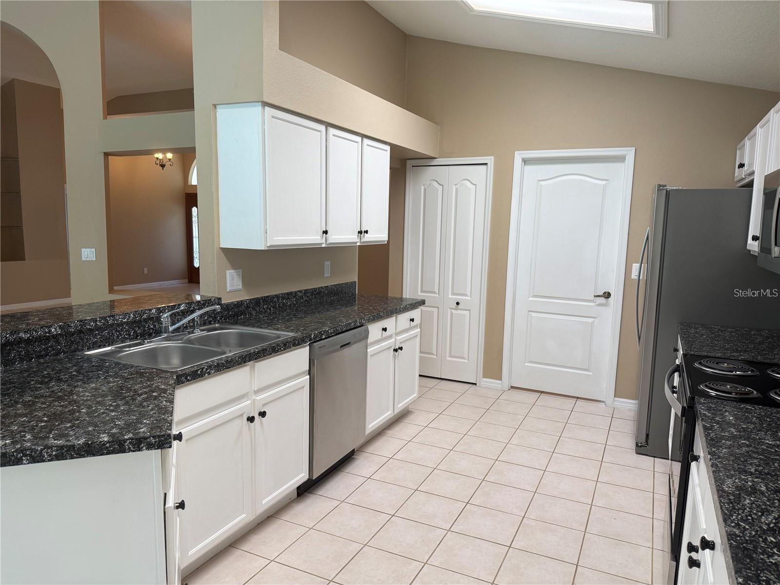 10609 CHAMBERS DR — photo 9