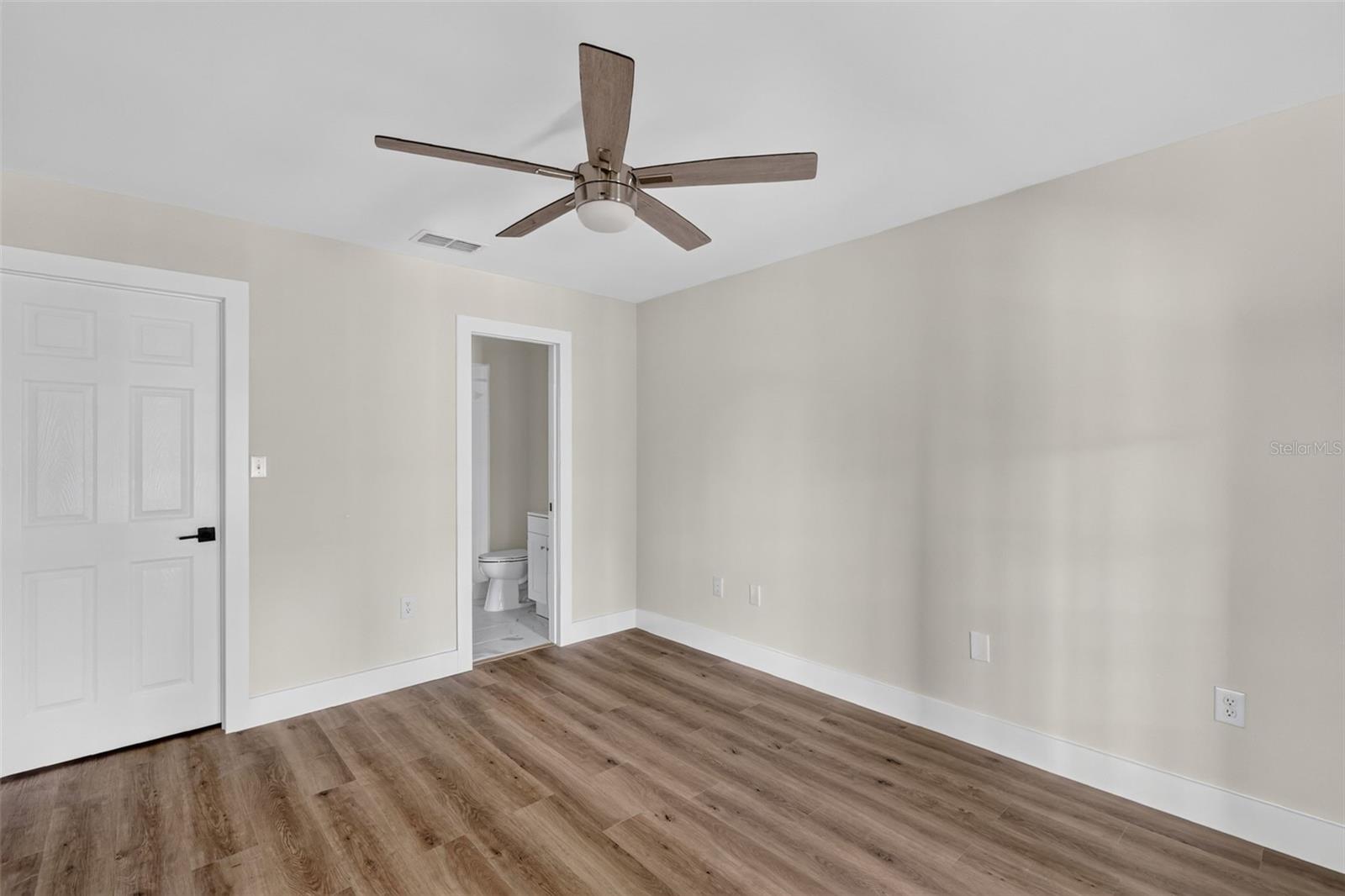 4 COVE LN — photo 12