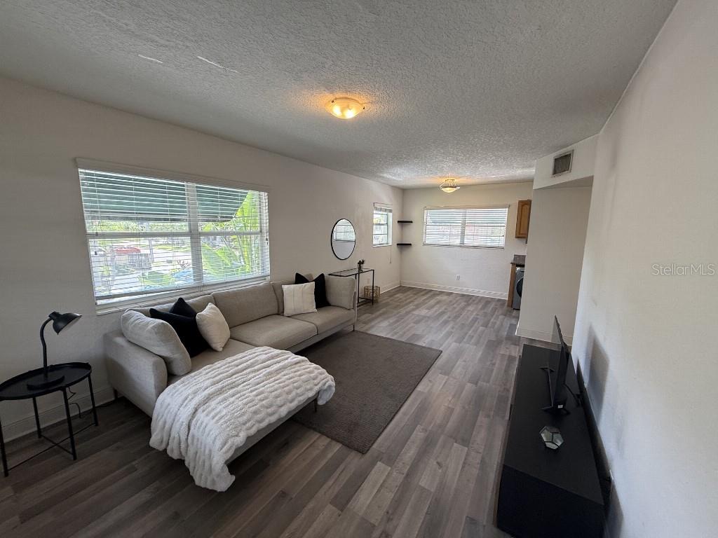 212 S CHURCH AVE #211 — photo 3
