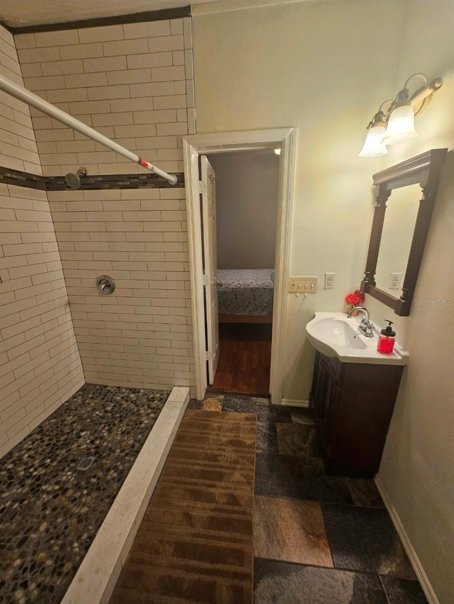 2408 N ALBANY AVE — photo 8