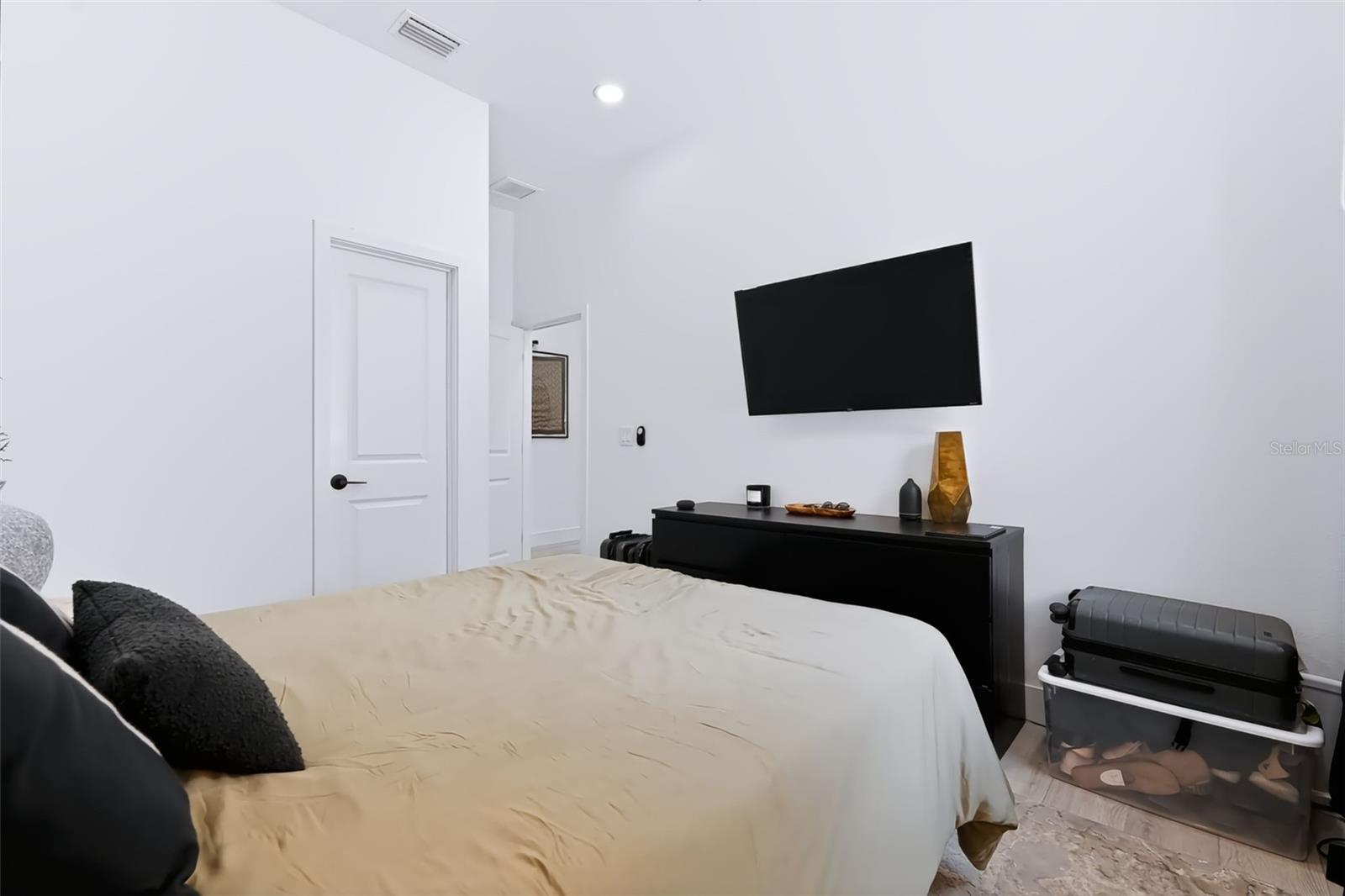 2143 W SAINT CONRAD ST — photo 9