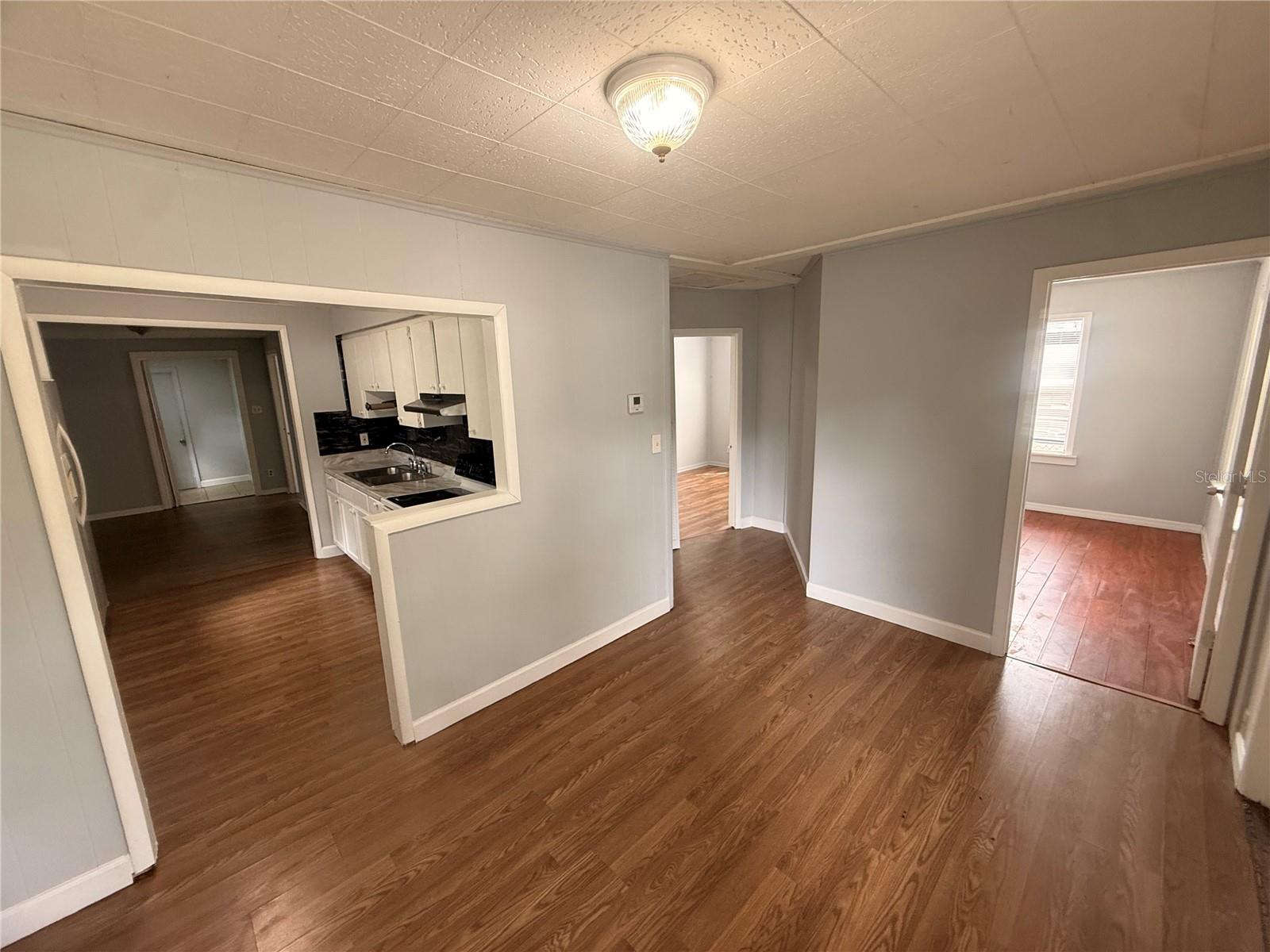 8425 N JONES AVE — photo 9