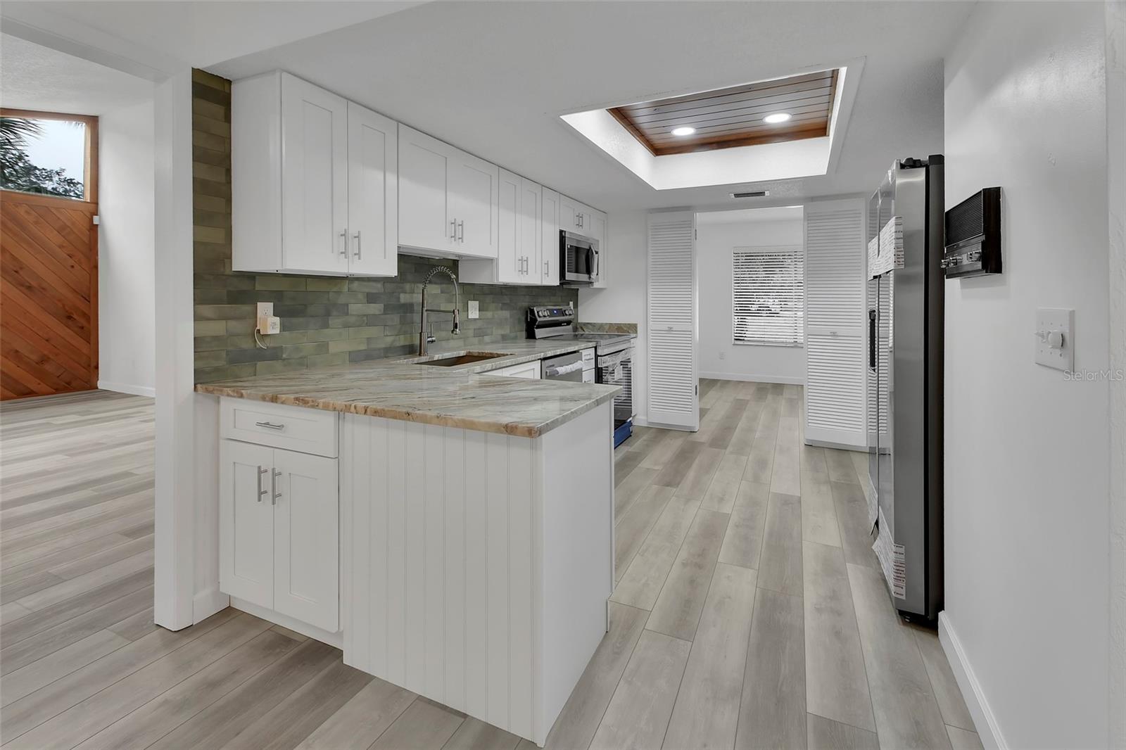 1411 N BEACH ST — photo 3
