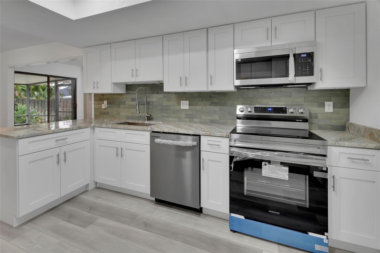 1411 N BEACH ST — photo 4