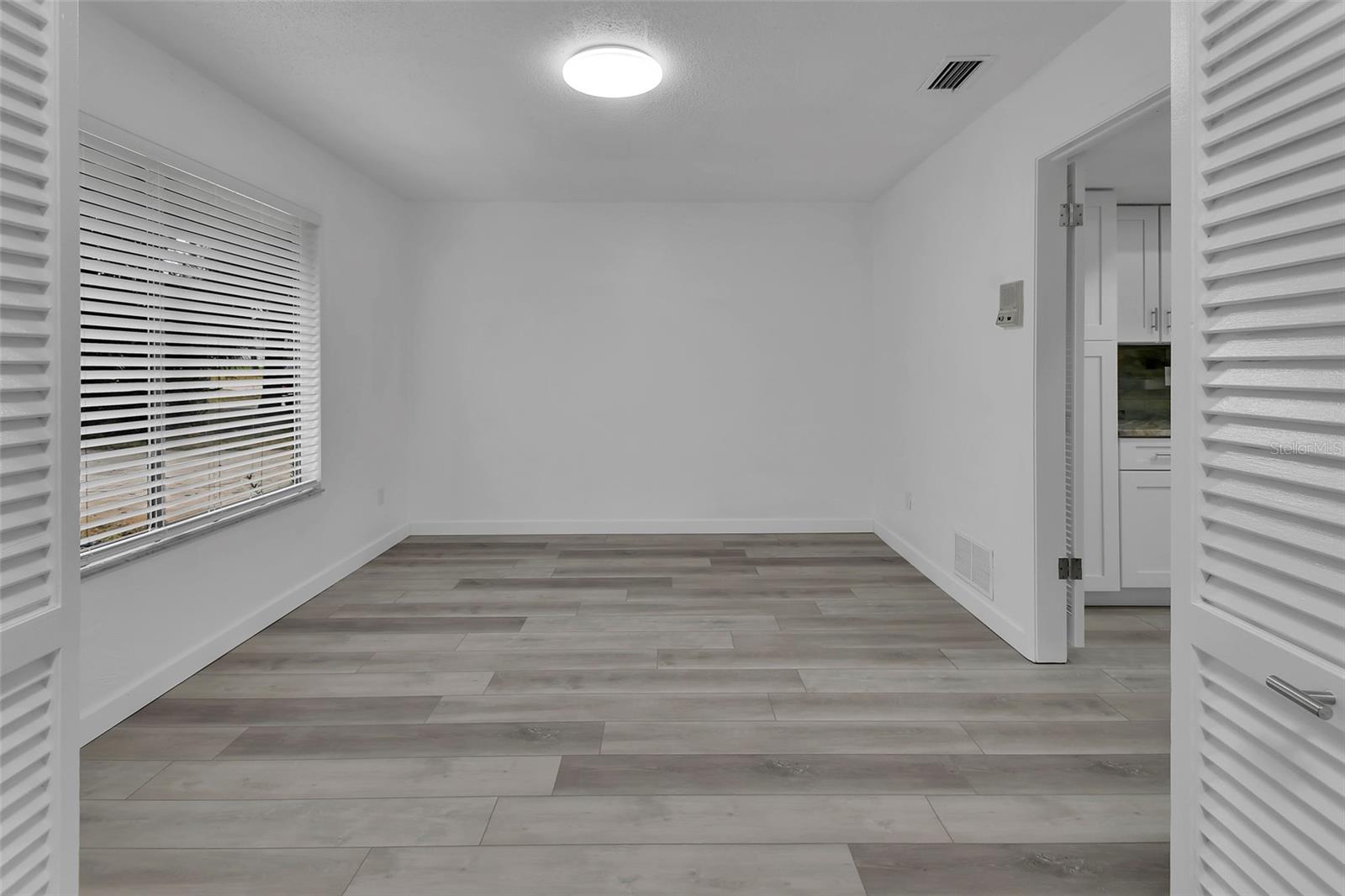 1411 N BEACH ST — photo 8